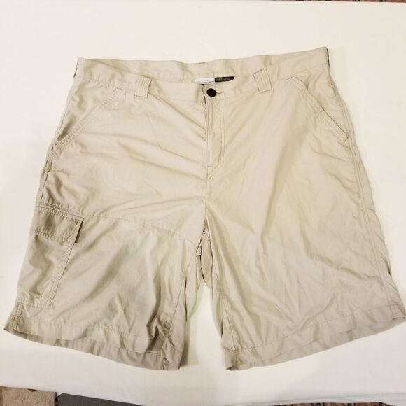 Columbia Khaki Omni Shade Sun Protection Size 42 - Picture 2 of 5